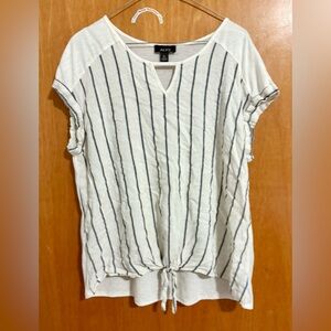Alyx, Short Sleeves Top, Tie front at the hem. XL, EUC